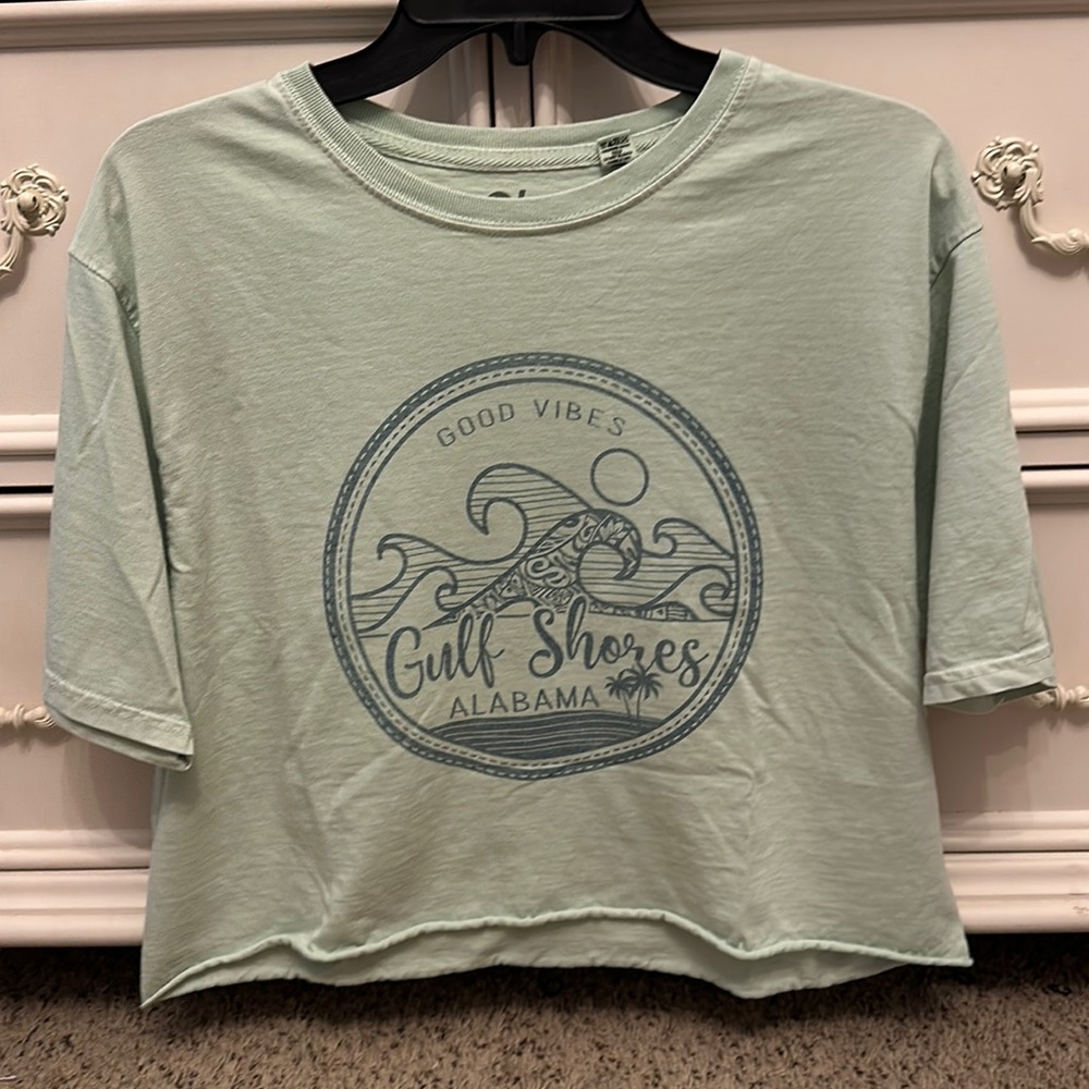 Gulf Shores “Good Vibes” cropped mint green medium t-shirt